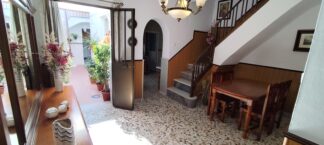 Casa céntrica en Coín, 3 dormitorios, patio y terraza