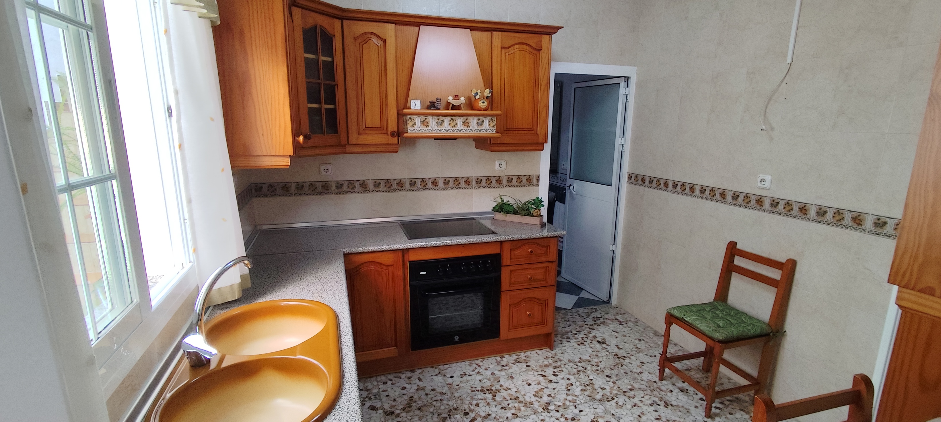 Casa céntrica en Coín, 3 dormitorios, patio y terraza - Imagen 8