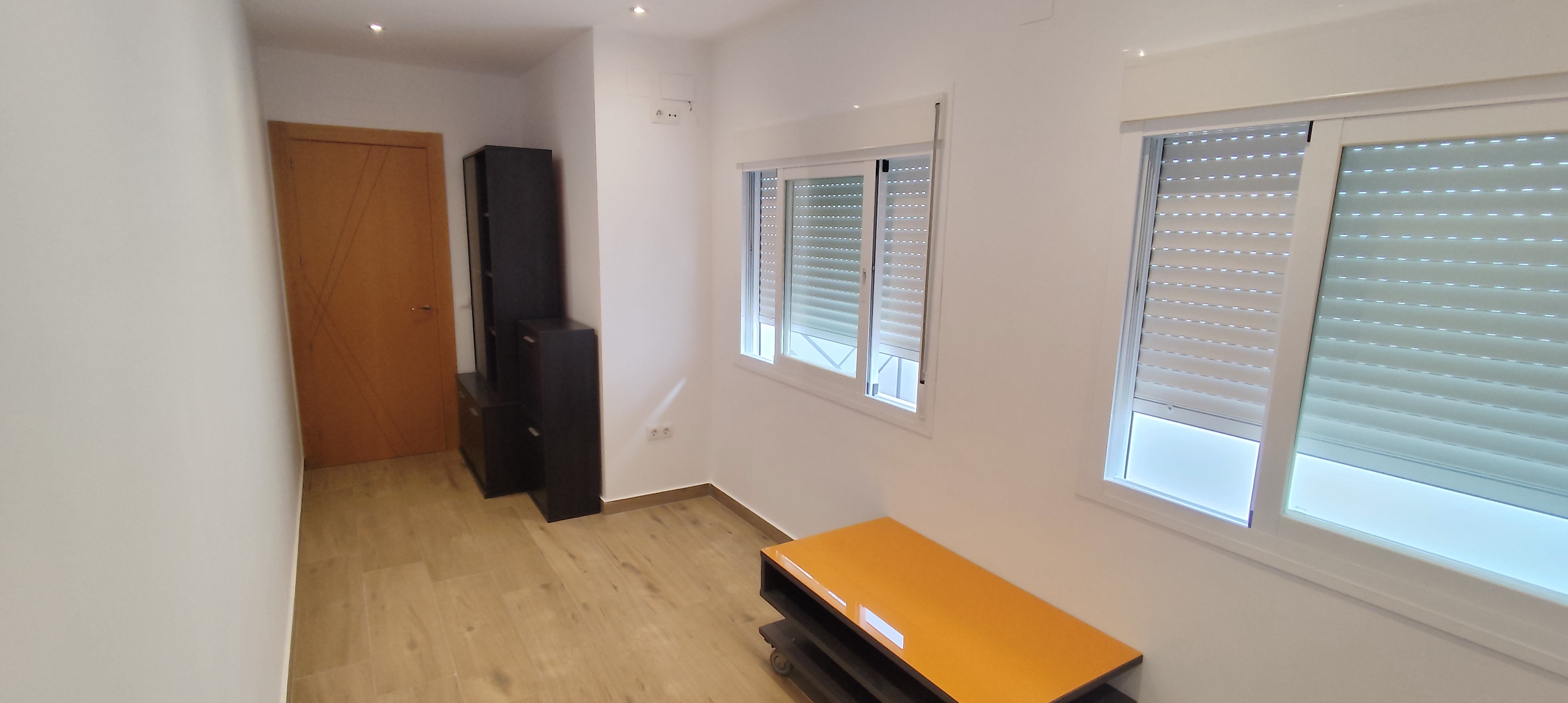 Casa céntrica con 4 dormitorios y 2 baños en Coín - Imagen 2