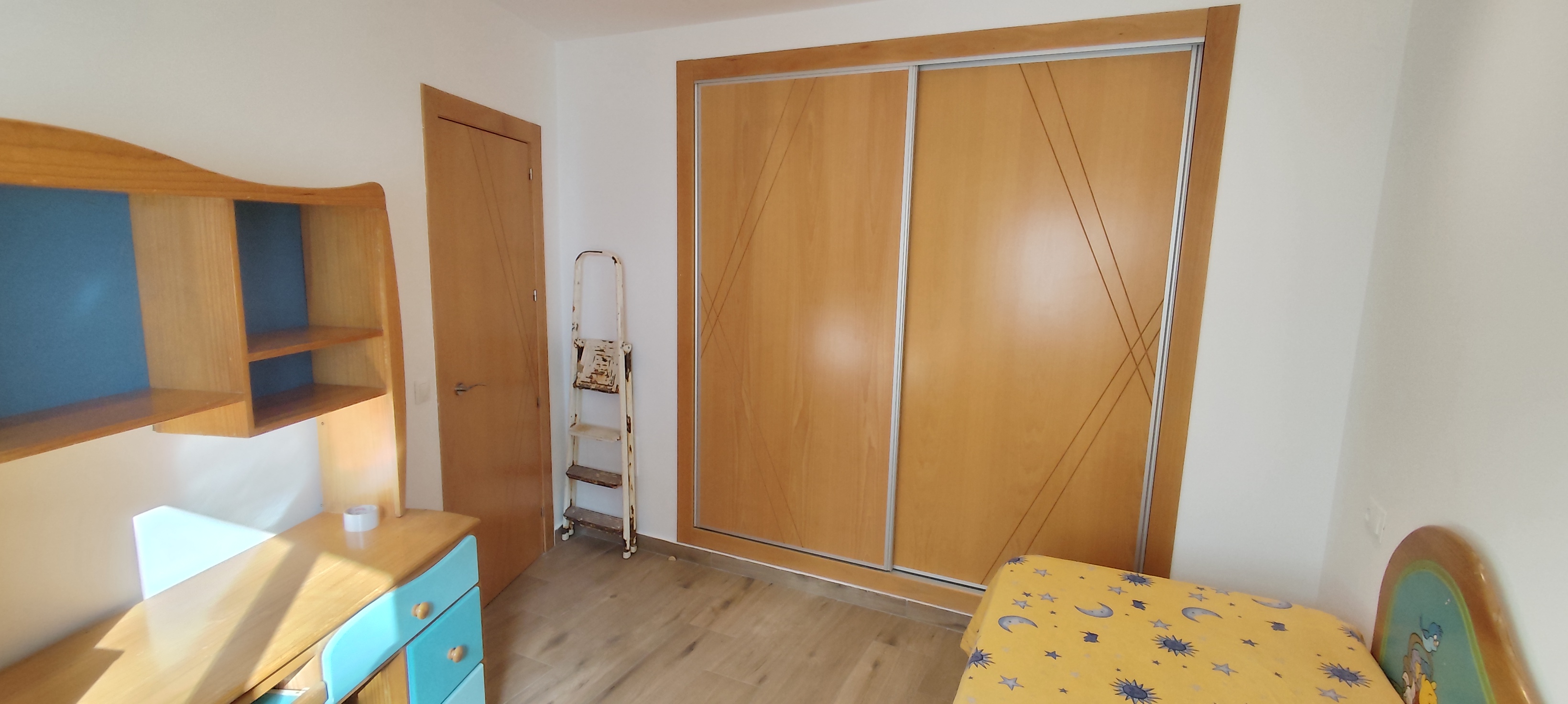 Casa céntrica con 4 dormitorios y 2 baños en Coín - Imagen 4