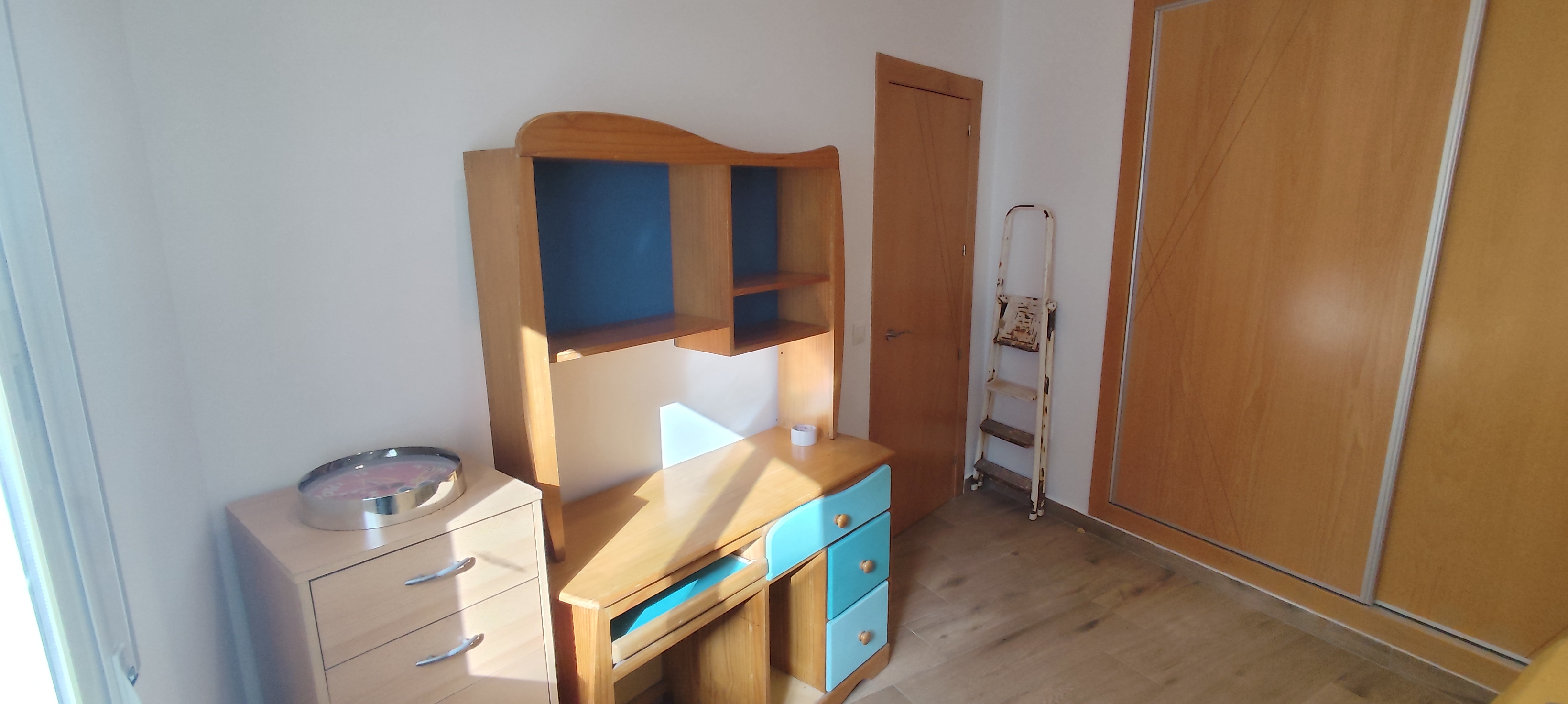 Casa céntrica con 4 dormitorios y 2 baños en Coín - Imagen 5