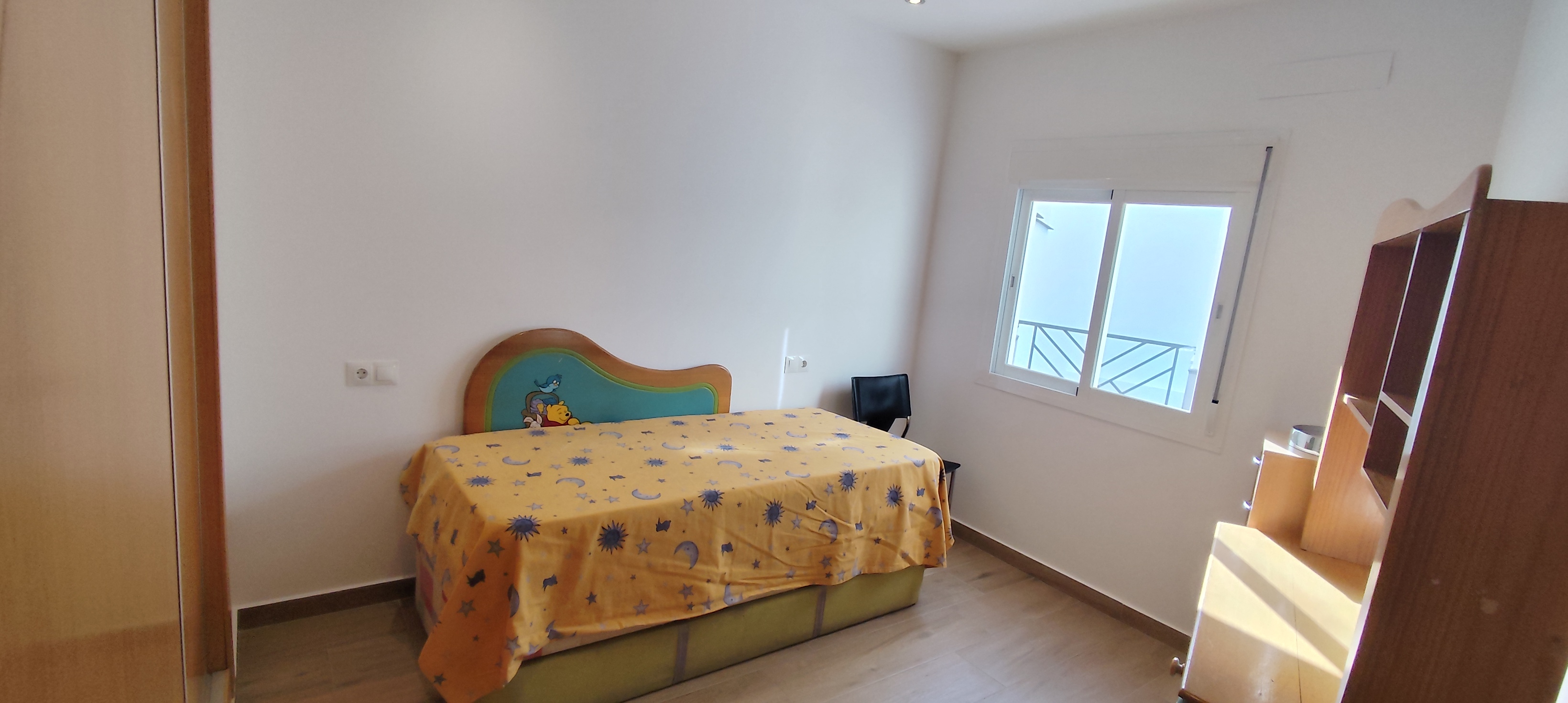 Casa céntrica con 4 dormitorios y 2 baños en Coín - Imagen 6