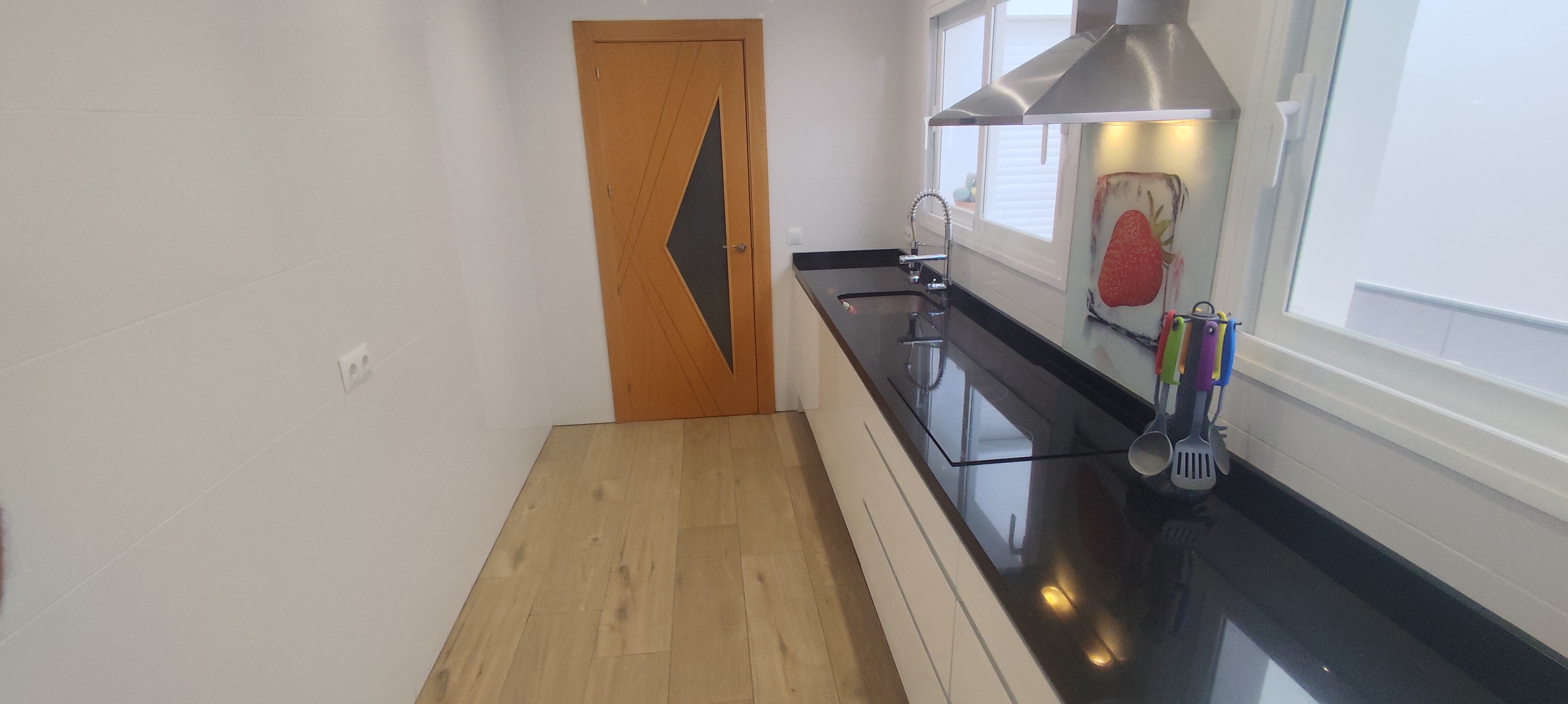 Casa céntrica con 4 dormitorios y 2 baños en Coín - Imagen 9