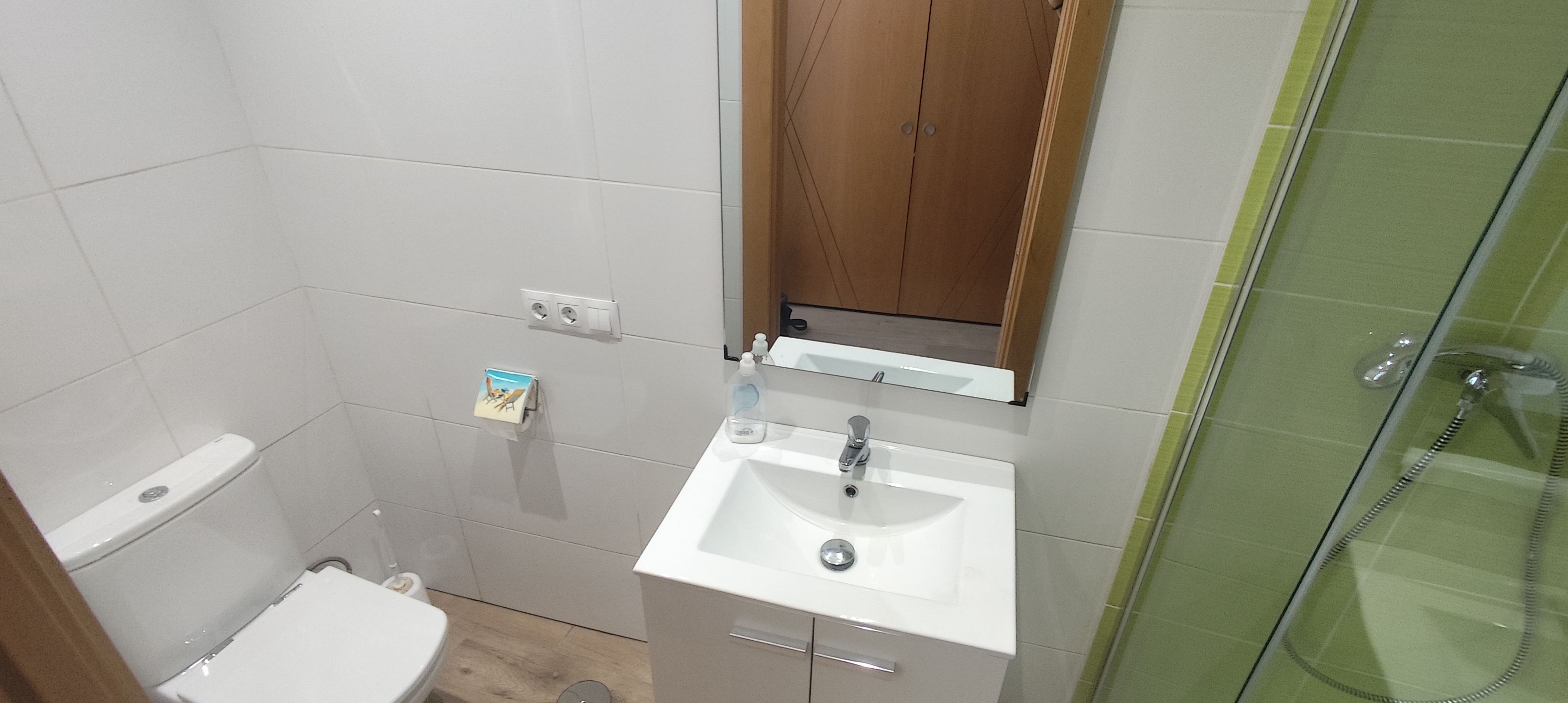 Casa céntrica con 4 dormitorios y 2 baños en Coín - Imagen 11