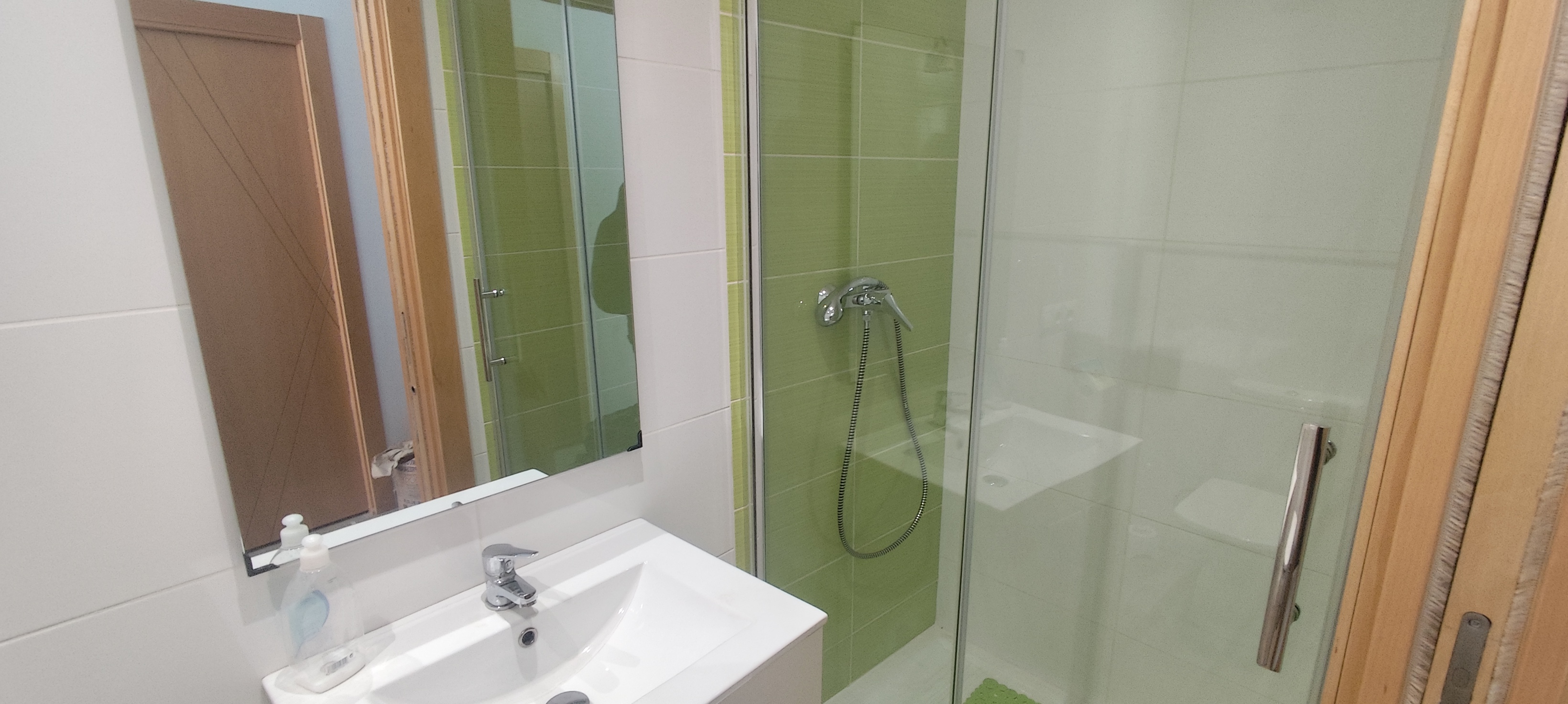 Casa céntrica con 4 dormitorios y 2 baños en Coín - Imagen 12