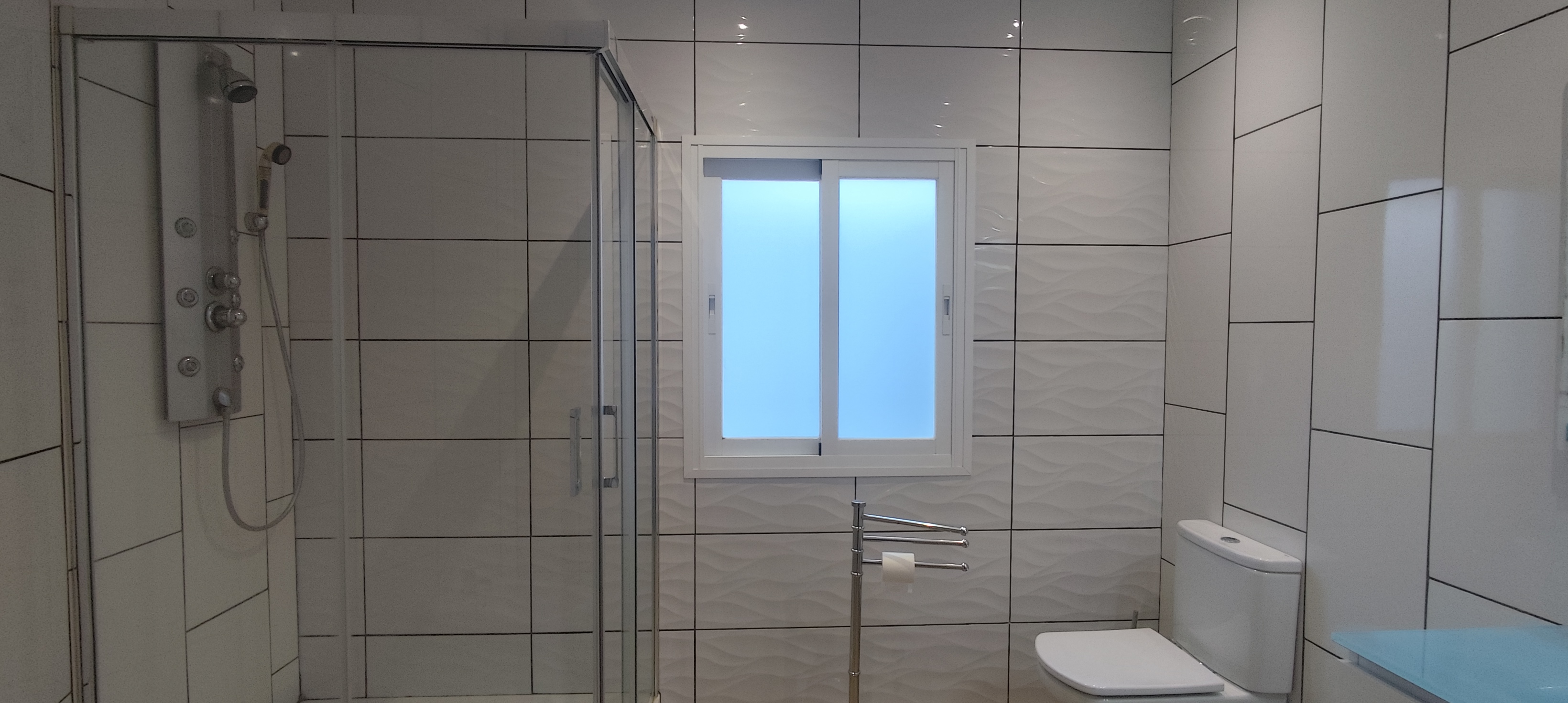 Casa céntrica con 4 dormitorios y 2 baños en Coín - Imagen 18