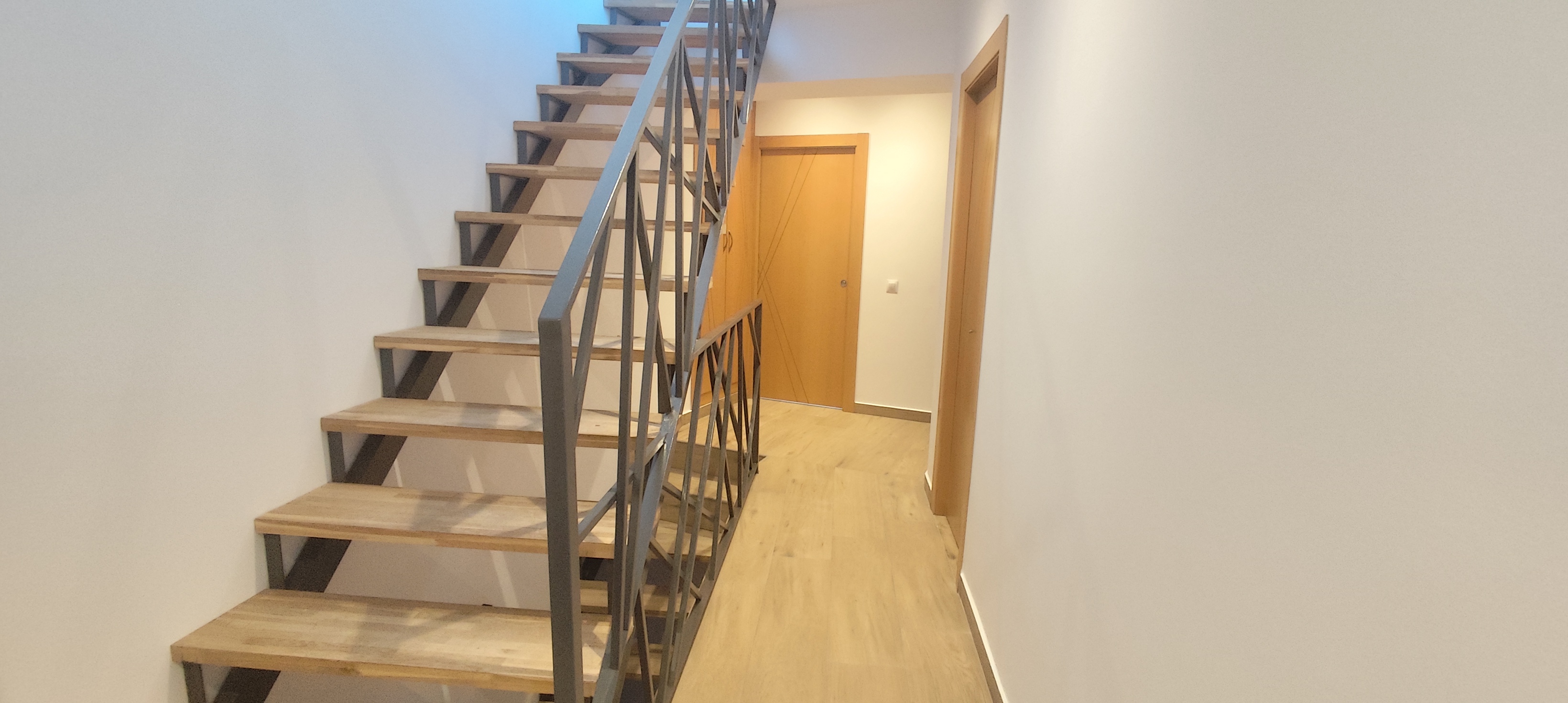 Casa céntrica con 4 dormitorios y 2 baños en Coín - Imagen 13